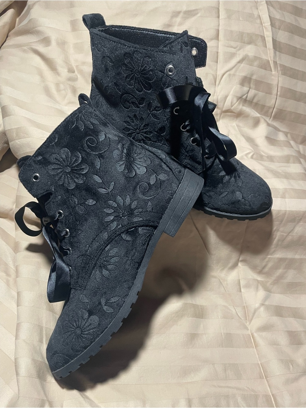 Girls black boots